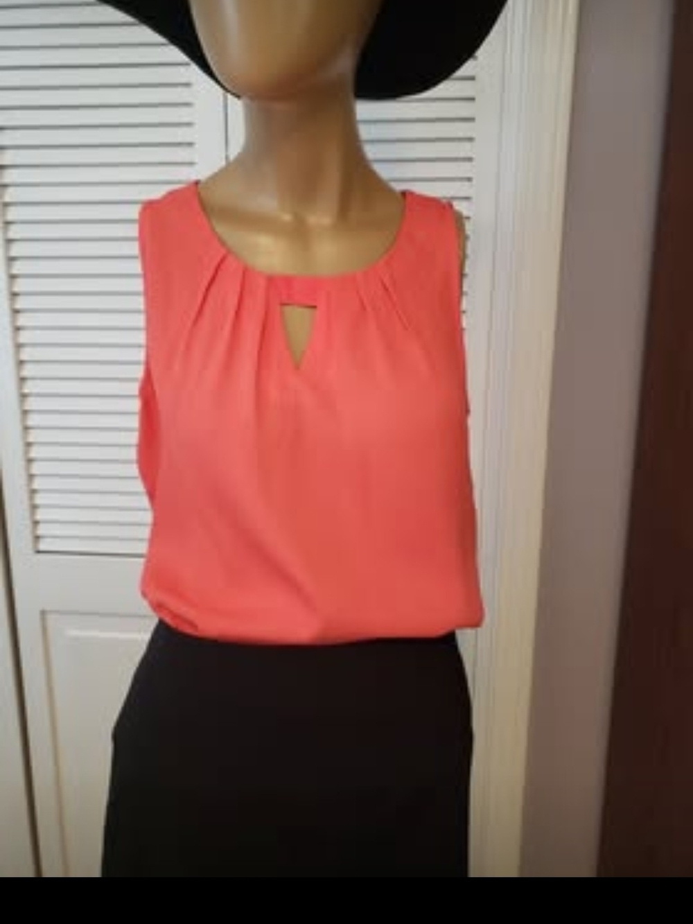 340 Banana Republic Sleeveless Keyhole Blouse - Coral